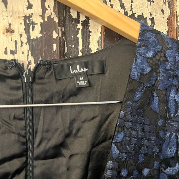 Lulu’s Lace blue and black floral long evening gown. Size Medium. Ruffle neck. - Picture 4 of 10